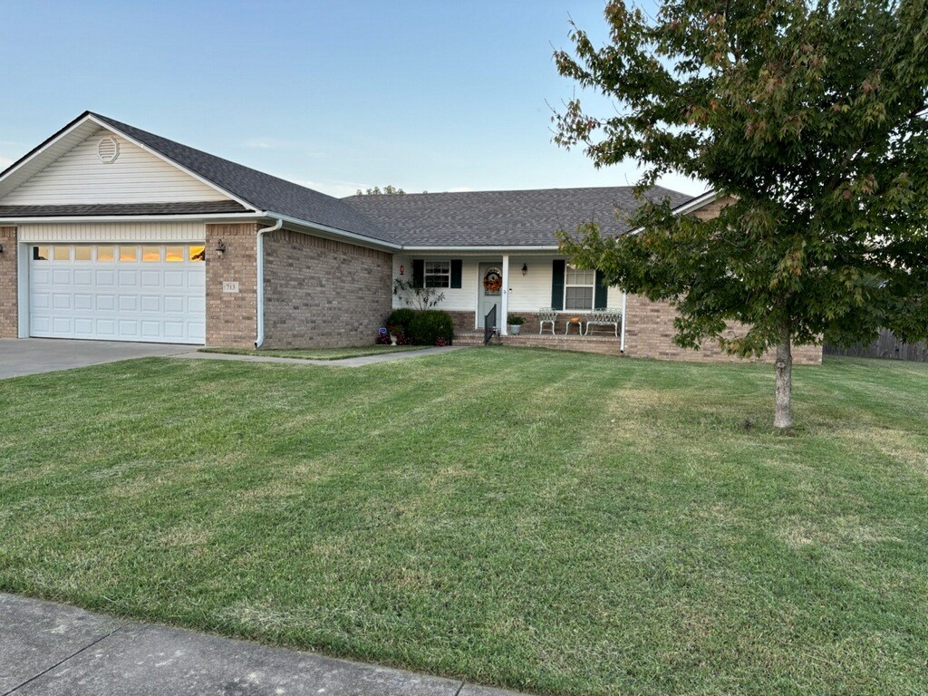 Beautiful Contemporary home in like-new condition, move in ready! This brick 3 bedroom split floorplan has a roof that is just a couple of months old. The floorplan offers a large master bedroom, walk in closet and a big master bath. The Kitchen has beautiful cabinets, and comes with all appliances furnished. There is a good sized dining area with the kitchen. A screened in covered porch is accessed from the large living room, looking out on the privacy fenced back yard. Meticulously maintained, this home is ready for it's new owners.
