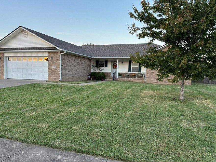 Beautiful Contemporary home in like-new condition, move in ready! This brick 3 bedroom split floorplan has a roof that is just a couple of months old. The floorplan offers a large master bedroom, walk in closet and a big master bath. The Kitchen has beautiful cabinets, and comes with all appliances furnished. There is a good sized dining area with the kitchen. A screened in covered porch is accessed from the large living room, looking out on the privacy fenced back yard. Meticulously maintained, this home is ready for it's new owners.