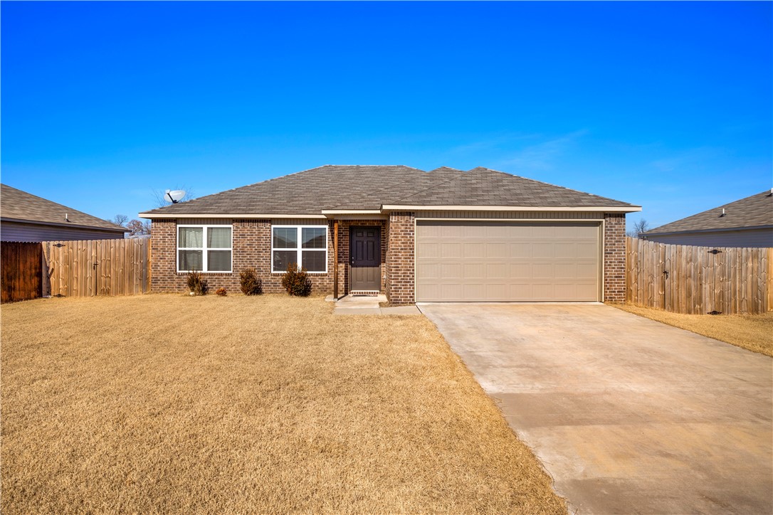 Wonderful 3 BR/2 BA/1331 SF home in Tyson Heights. Open and split floor plan makes this home open and inviting yet giving you privacy from family or guests. Features large master bedroom with spacious walk-in closet and master bath. Just off Don Tyson Pkwy near schools, shopping, and restaurants.