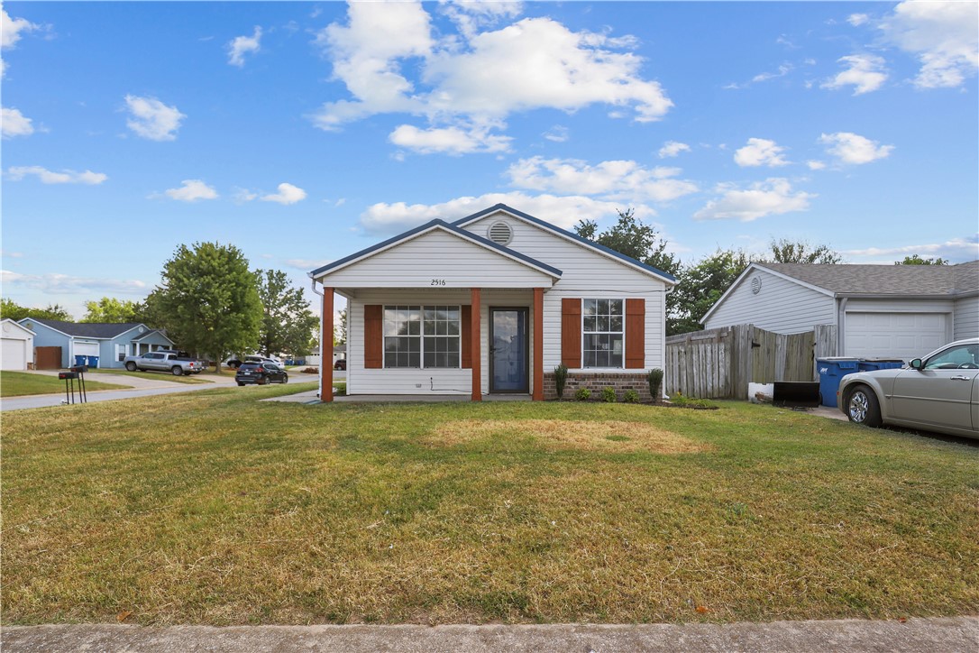 This fully renovated 3BR/2BA corner-lot home sits just steps from Walmartās new Home Office and an easy bike ride to downtown Bentonvilleās trails, restaurants, and entertainment.
Inside, enjoy brand-new flooring, fresh paint, quartz countertops, stainless appliances, subway tile backsplash, updated bathrooms with tiled shower, and modern lighting throughout. Outside, youāll love the charming porch, two storage sheds, and the peace of mind of a whole-home generator.
Whether youāre a homebuyer wanting convenience or an investor looking for the perfect Airbnb in the heart of Bentonville, this property is the one to beat!