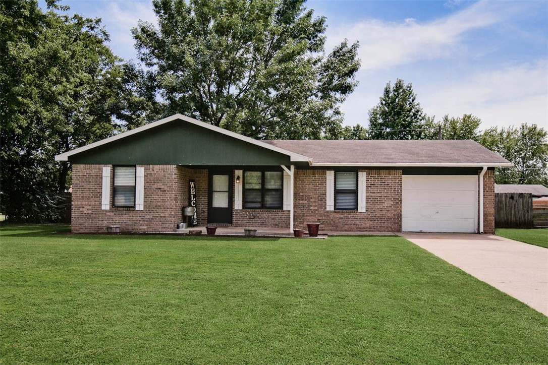 Charming 3-Bedroom Ranch Home with Modern Updates!
Welcome to this well-maintained 3-bedroom, 1-bathroom ranch-style home, offering 1,053 square feet of comfortable living space. The home includes an open floor plan and features new flooring and a recently updated HVAC system (2023).
Relax or entertain on the inviting covered porch, perfect for enjoying the outdoors. This home is ideally located just moments from a local elementary school and public park, making it a convenient and family-friendly choice. Don't miss the opportunity to make this charming home your ownāschedule a tour today!