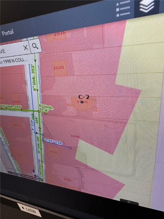 Main image without alt text