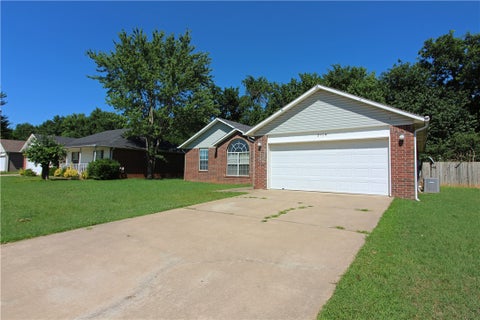 Photo of 2103 SE S Street, Bentonville, AR 72712 (MLS # 1361812)