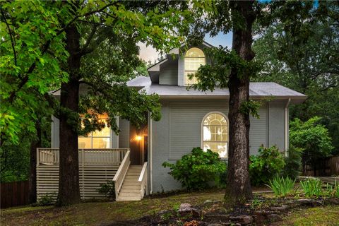 Photo of 1674 N Forest Hts, Fayetteville, AR 72703 (MLS # 1323188)