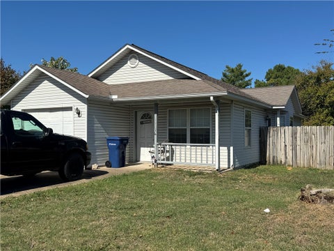 Photo of 1701 Rosewood Lane, Siloam Springs, AR 72761 (MLS # 1365901)