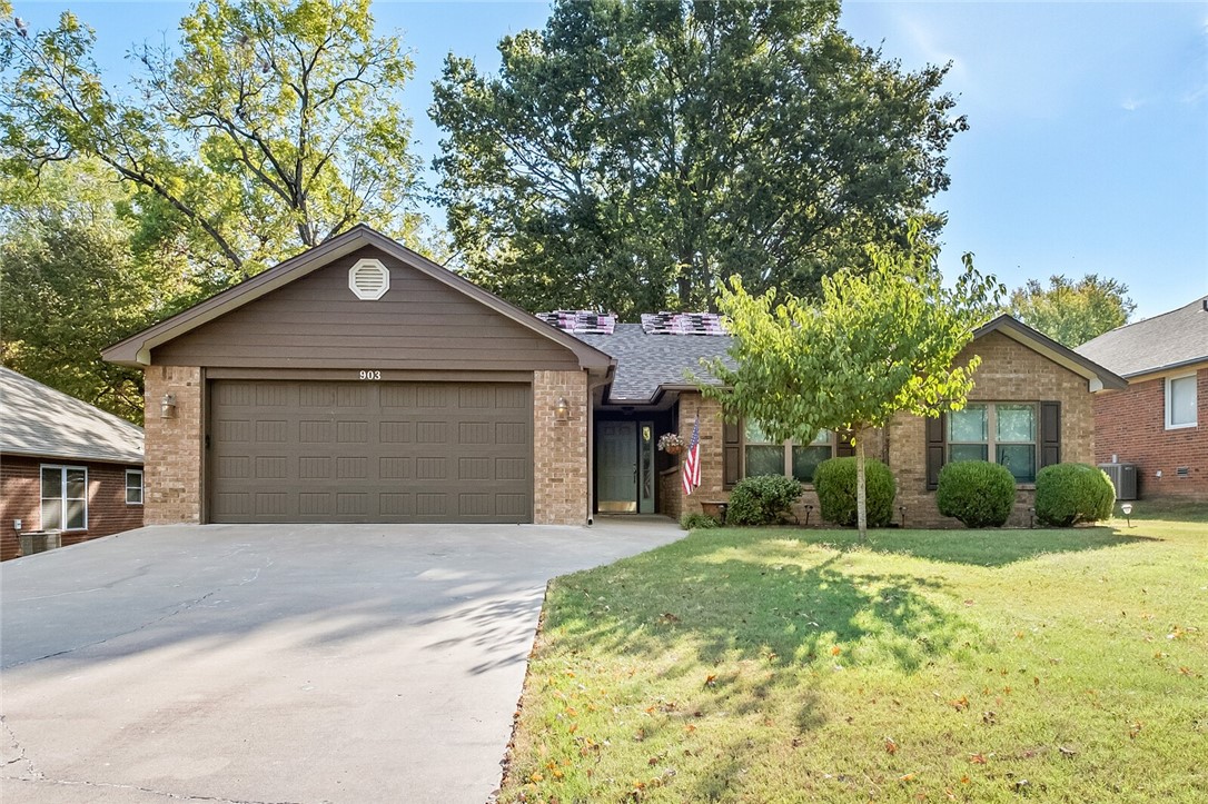 You will love this great 3 bedroom, 2 bath, 2 car garage home located in a quiet established cul-de-sac neighborhood with no HOA dues.
Conveniently located near downtown Siloam Springs and the historic district. Also within walking distance to parks, Siloam Family Aquatic Center, Dollar General, Allen Elementary, and the Intermediate School.
The living room displays a recess ceiling, a fireplace and french doors that lead out to the patio. The kitchen has a breakfast area as well as a separate room for a full table (or could be transformed into a play area or office). You will also notice that there are lots of windows for natural lighting throughout the home. A shared full bathroom is located in the hallway and the main bedroom is an ensuite with a walk-in closet. All bedrooms have very nice cut to fit window blinds.
Rest assured this home has been well maintained by the owners, so much they just had (out of pocket - Oct. ā24) new roof shingles installed for you.