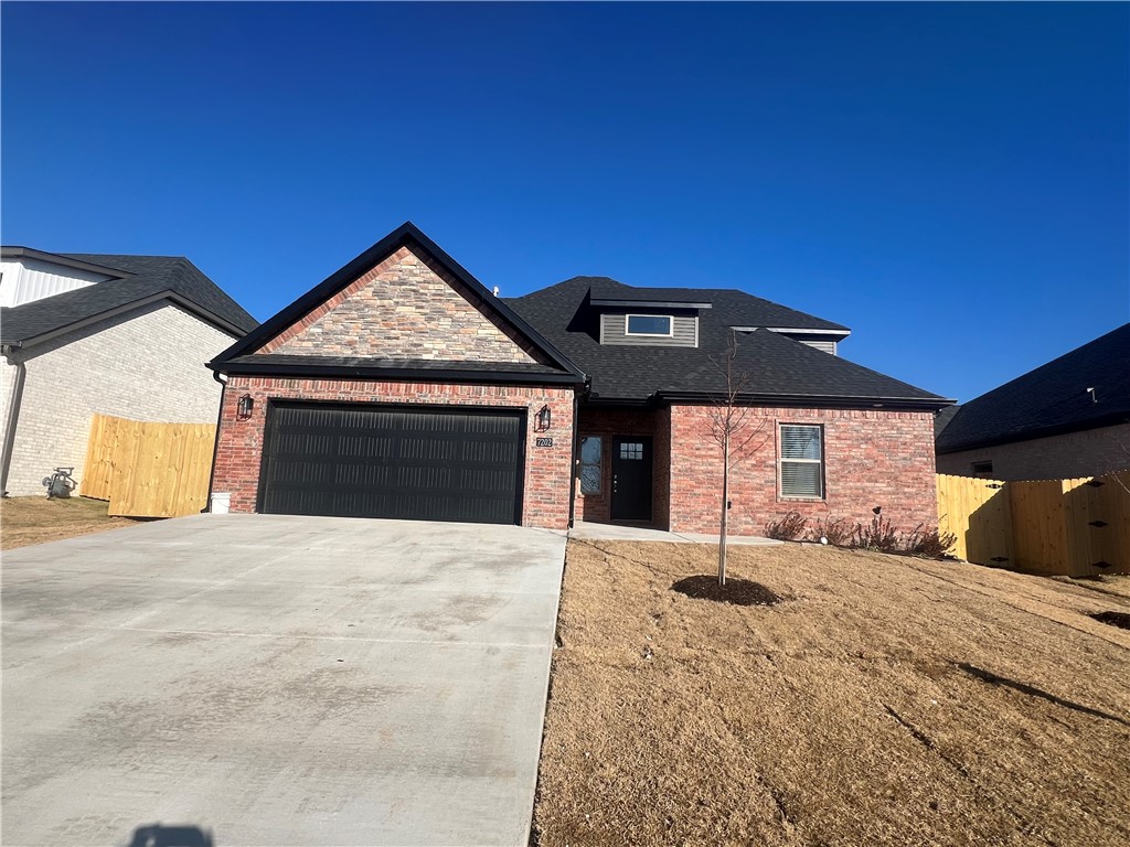 New construction single family home full brick, custom cabinets, walk in closets and walk in tile master shower for sale or lease. Pet deposits are nonrefundable.