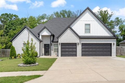 Photo of 3500 SW Lucretia Road, Bentonville, AR 72713 (MLS # 1327448)