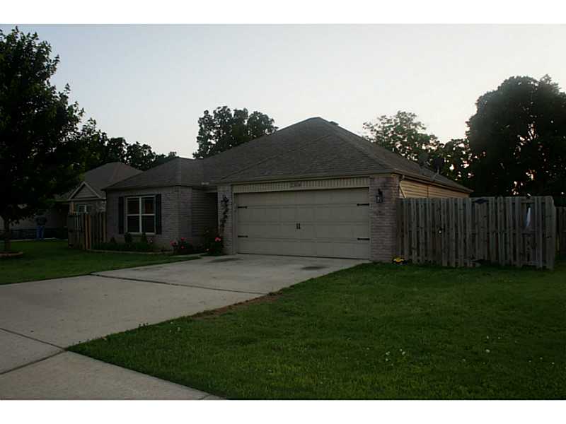 BEAUTIFUL WELL KEPT HOME. IN GREAT LOCATION, CLOSE TO EVERYTHING. NOT A SHORT SALE.