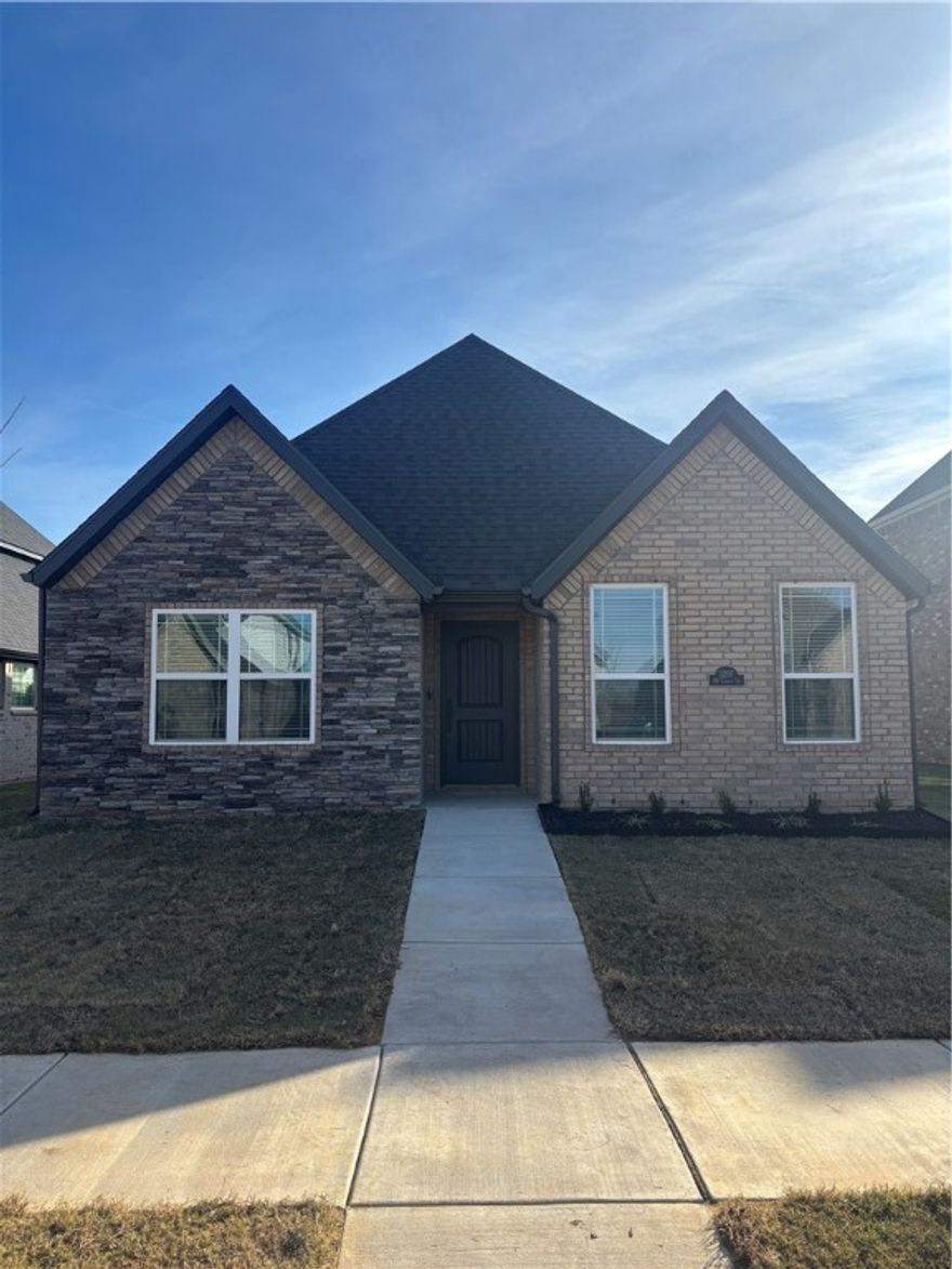 Brand New north facing home within walking distance to Creekside Elementary. 15'+ Foot ceilings in the living area. Granite counters, gas cooktop, washer, dryer, fridge and privacy fence included. 10 Minutes to Walmart Home Office and Downtown Bentonville. Get it before it's gone!