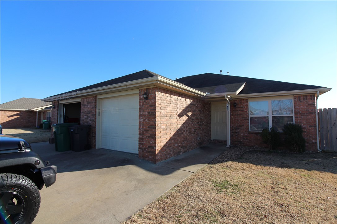 A 3 bedroom, 2 bath duplex with large fenced yard for privacy. Great location. Close to shopping & to town. No carpet through out. Pets negotiable with additional deposit.