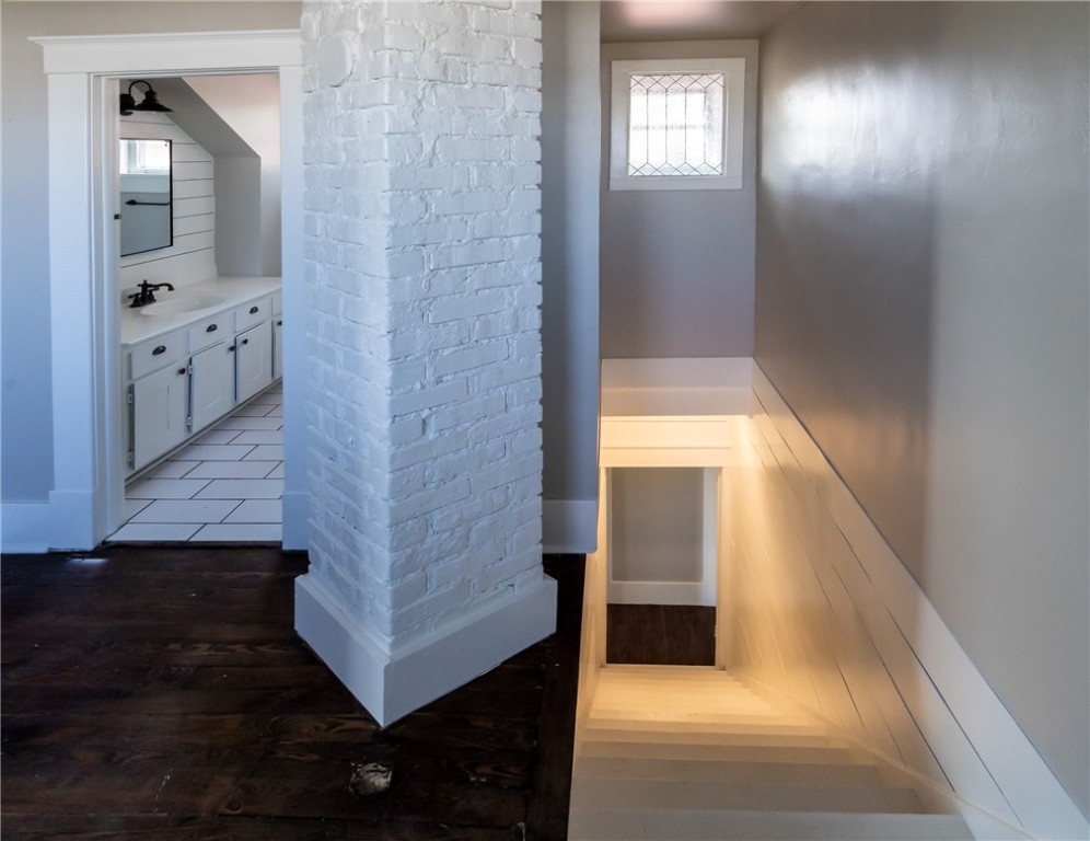 Thompson Sub Siloam Spgs - Residential