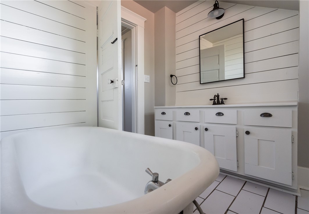 Thompson Sub Siloam Spgs - Residential
