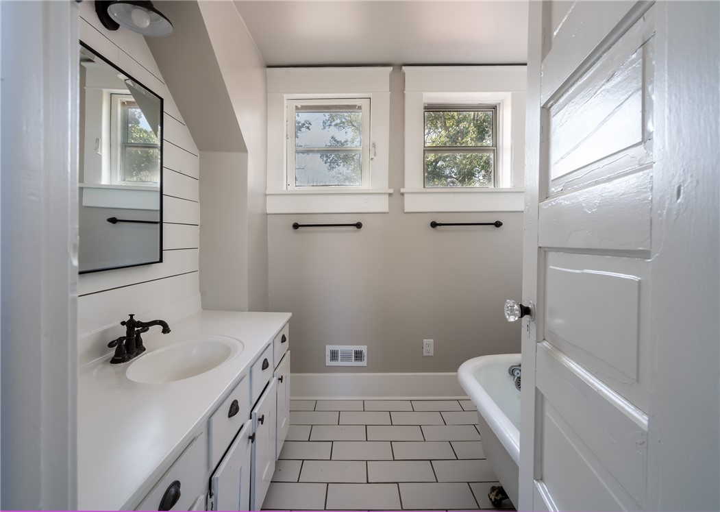 Thompson Sub Siloam Spgs - Residential