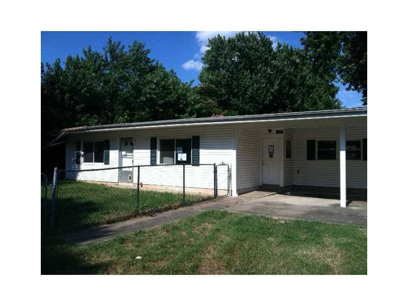 CONVENIENT CENTERTON LOCATION. OFFERS 3BR,2BA,BUILT INS,COUNTRY LARGE KITCHEN. OFF ALLEY ENTRANCE IS HUGE STORAGE BUILDING W/ ELECTRIC. HOME HAS POTENTIAL, NEEDS SOME TLC. NEWER HVAC,WATER TANK, BUYER TO VERIFY SF. HOMEPATH RENOVATION FINANCE APPROVED.