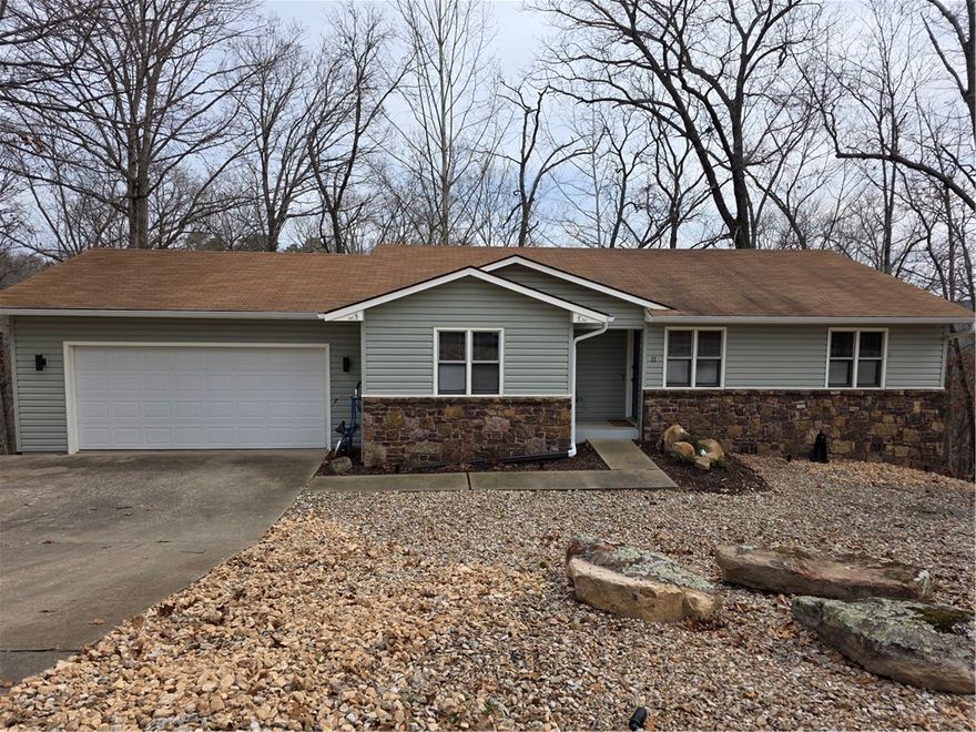 Calling all outdoor enthusiasts! This home is just down the cul de sac from Lake Windsor and a hop, skip and jump from biking trails. Beautifully furnished with everything you need to live comfortably and enjoy all the things Bella Vista and the surrounding communities have to offer. Large deck for outdoor entertaining. Firepit with seating area. All appliances included. You just need to bring your clothes!