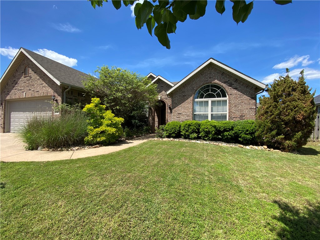 Great home available for rent in the Briar Chase Subdivision. Features include 4 bedrooms, 2 baths, an eat-in kitchen, a formal dining room, and granite counters. Laminate flooring in living and dining areas, and crown molding, split floor plan. Privacy fenced backyard. Sorry, this is a "no pet" property!