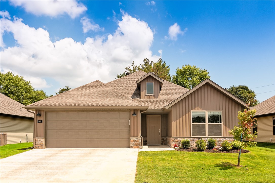 Beautiful home in a brand new subdivision. Features include a spacious living room with vaulted ceilings and as well as the main bedroom. Kitchen has stainless steel appliances, granite counters and white subway tile backsplash. House was built February 28th 2021, the house is still like new.
