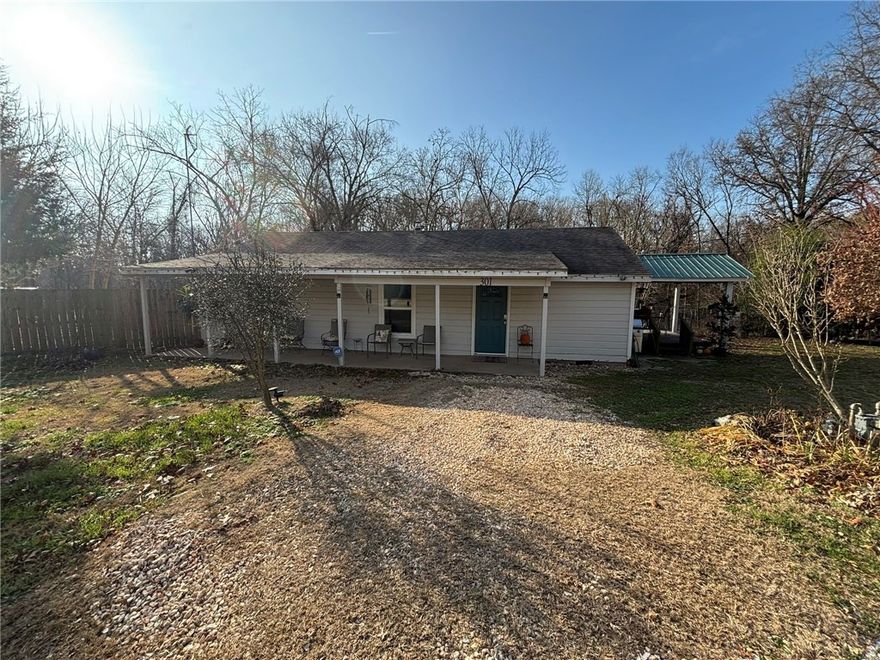 Rare Opportunity to find .64 acres and just minutes from downtown Rogers. 1308 square foot house with 3 bedrooms and 1 bathroom in move in condition. Fenced yard and plenty of room for your outdoor enjoyment! If you want more space, the adjacent .48 acre vacant lot with on site septic is available as MLS 1331283. Book your showing today!