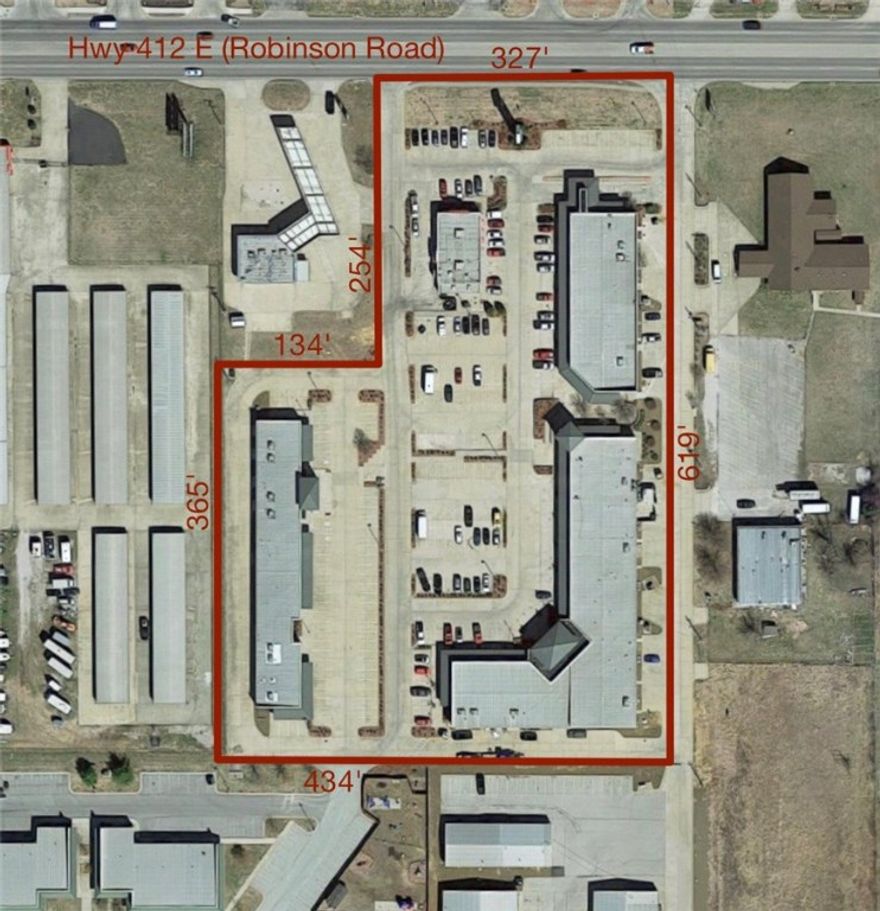 45,659 square feet of retail space situated on 5.77 acres located right on 412 East in East Springdale. Strip Center and Standalone buildings on outlets. Excellent value add proposition. Excellent current cap rate of 10.23% with potential close to 15%!!!