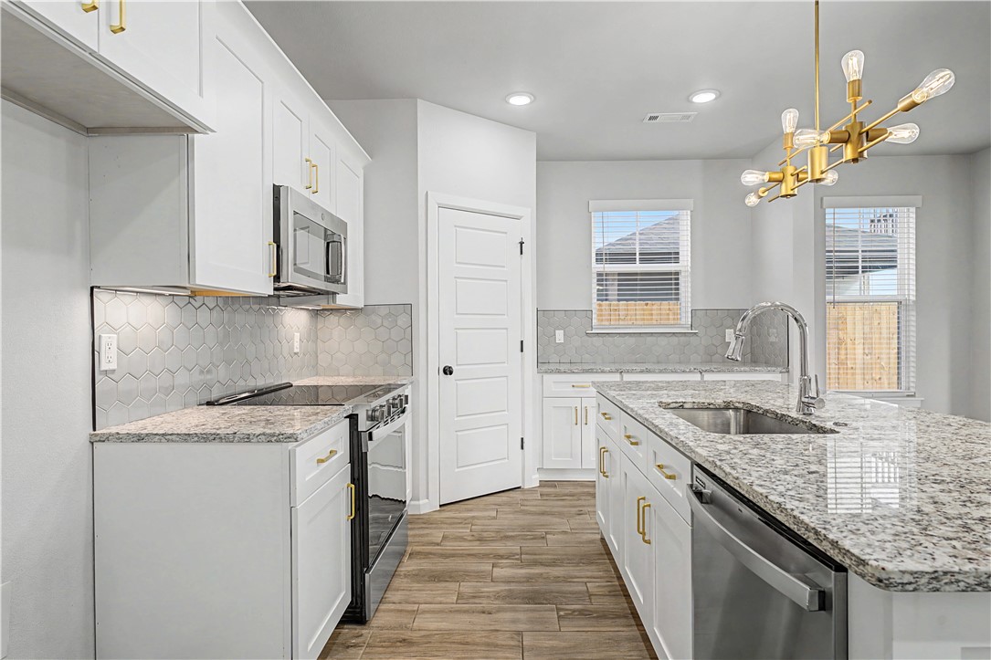 GROVES NEIGHBORHOOD PH II, THE-ROGERS - Residential