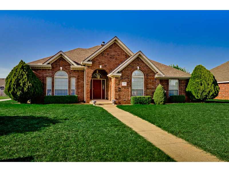 LOCATED WITHIN A FEW SHORT MILES FROM THE WAL-MART HOME OFFICE, THIS BEAUTIFUL, WELL MAINTAINED HOME FEATURES HARDWOOD FLOORING THROUGHOUT, TWO LIVING AREAS, A FORMAL DINING ROOM, EAT-IN KITCHEN AREA, LARGE MASTER SUITE WITH WALK-IN SHOWER AND JACUZZI TUB,,COVERED PATIO WITH ADDITIONAL CONCRETE PATIO AREA, STORAGE BUILDING AND WOOD PRIVACY FENCE. NEWLY PAINTED INSIDE AND OUT INCLUDING THE STORAGE BUILDING. NEW HOT WATER HEATER. THE ROOF HAS BEEN REPLACED WITHIN THE LAST FOUR YEARS.