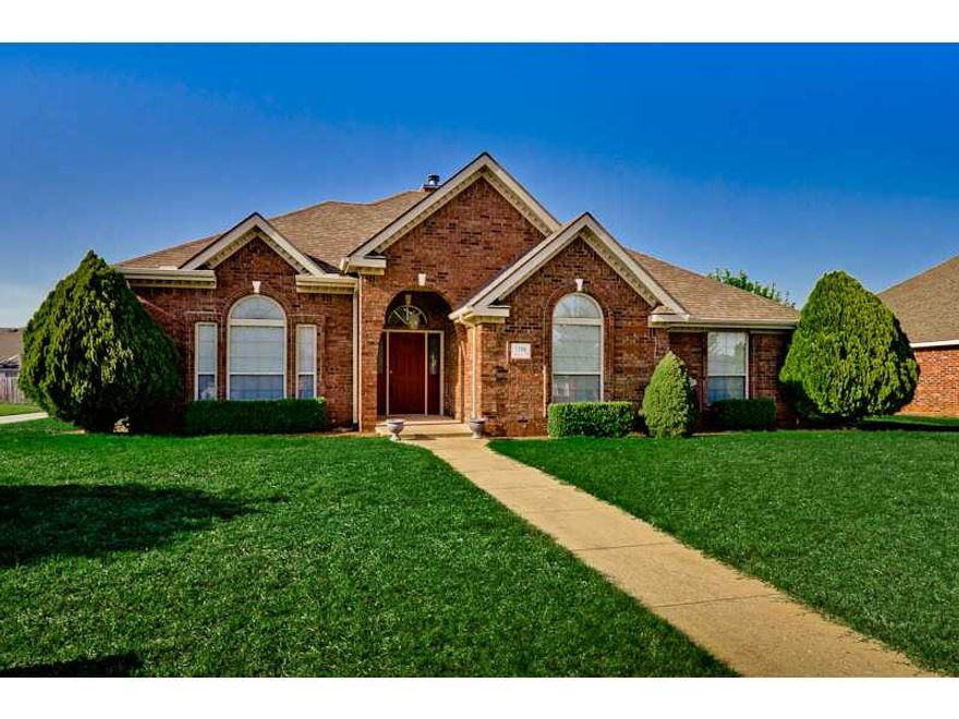 LOCATED WITHIN A FEW SHORT MILES FROM THE WAL-MART HOME OFFICE, THIS BEAUTIFUL, WELL MAINTAINED HOME FEATURES HARDWOOD FLOORING THROUGHOUT, TWO LIVING AREAS, A FORMAL DINING ROOM, EAT-IN KITCHEN AREA, LARGE MASTER SUITE WITH WALK-IN SHOWER AND JACUZZI TUB,,COVERED PATIO WITH ADDITIONAL CONCRETE PATIO AREA, STORAGE BUILDING AND WOOD PRIVACY FENCE. NEWLY PAINTED INSIDE AND OUT INCLUDING THE STORAGE BUILDING. NEW HOT WATER HEATER. THE ROOF HAS BEEN REPLACED WITHIN THE LAST FOUR YEARS.