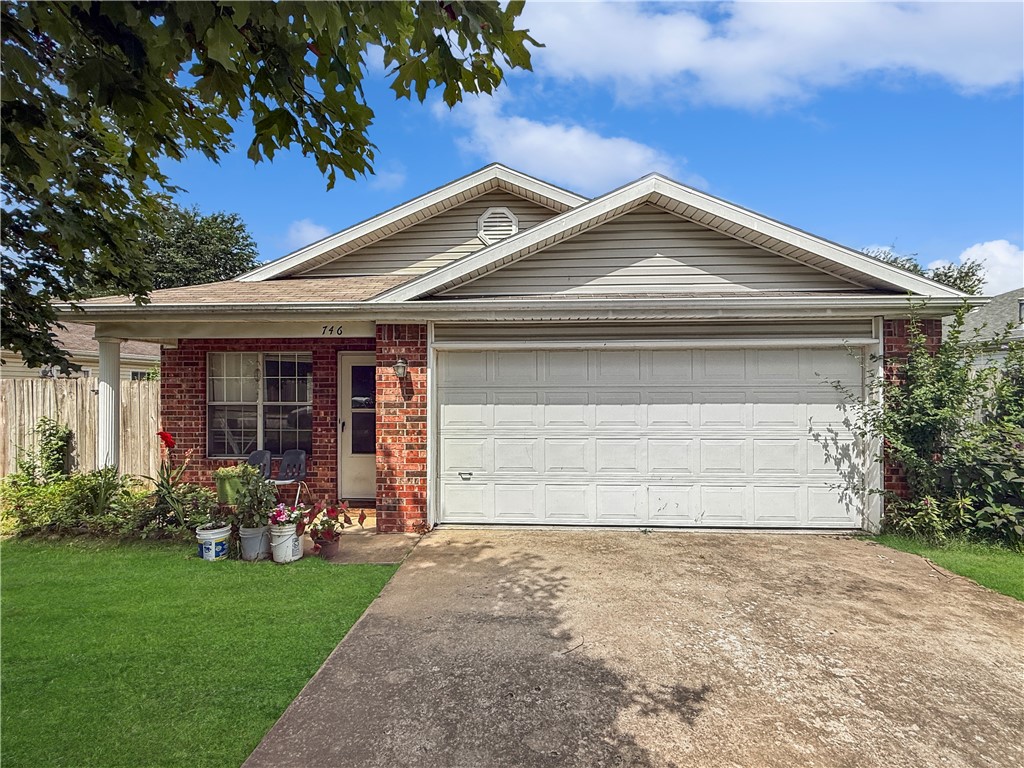 Excellent location 3 beds 2 baths. Excellent opportunity!