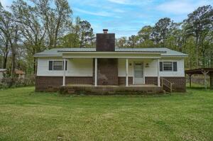 Attention investors great opportunity you provide sweat we provide the equity. This would make a great rent house with a little work or it could be flipped. It is 3 bedrooms one bathroom situated on 2.69 acres in the country.
