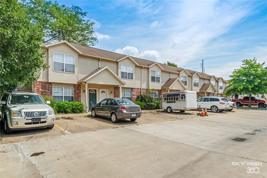 Heavy cash flow! Extraordinary turnkey investment opportunity. Eight spacious townhomes located roughly 2 miles from the University of Arkansas. Effective management in place with heavy demand when units become available. Contact agent for details!