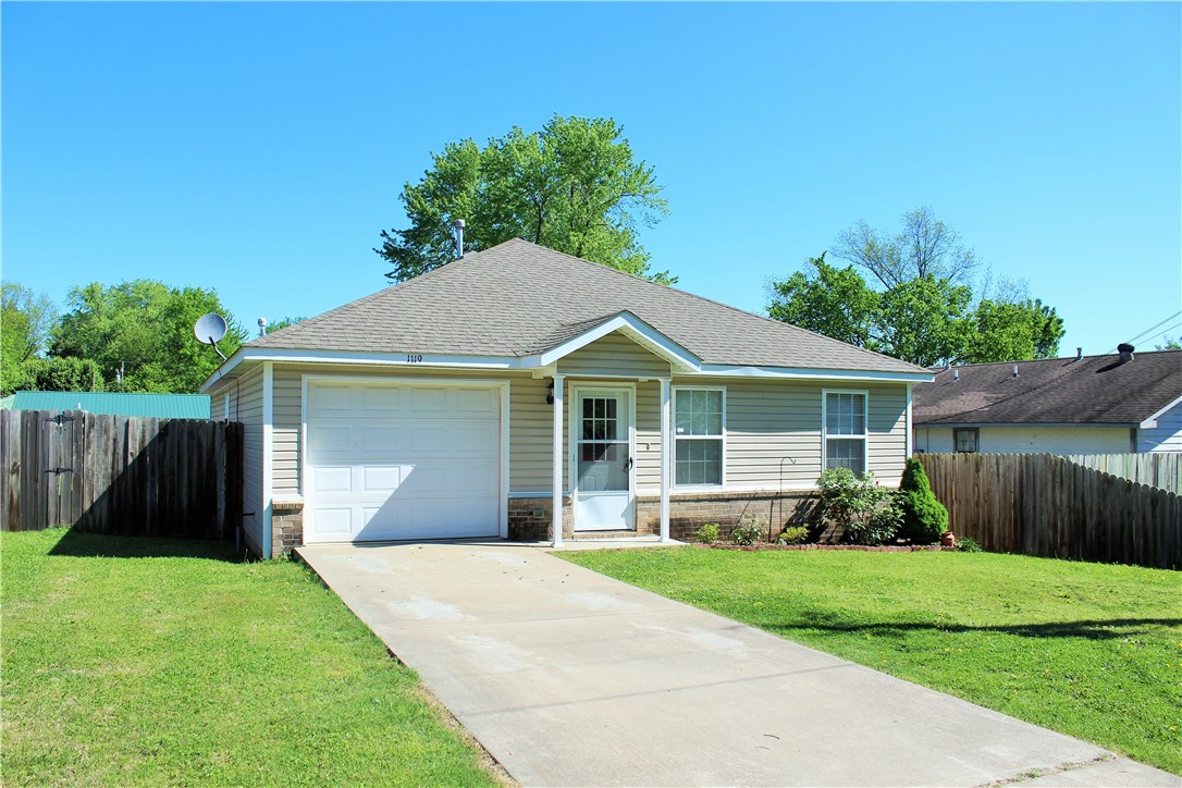 Well-kept 3 bedroom 2 full bathrooms that offers a nice open floor plan. Neutral paint and updated light fixtures throughout. Great cabinet space and plenty of storage throughout this house. Full privacy fenced backyard plenty big enough for entertaining your guests.