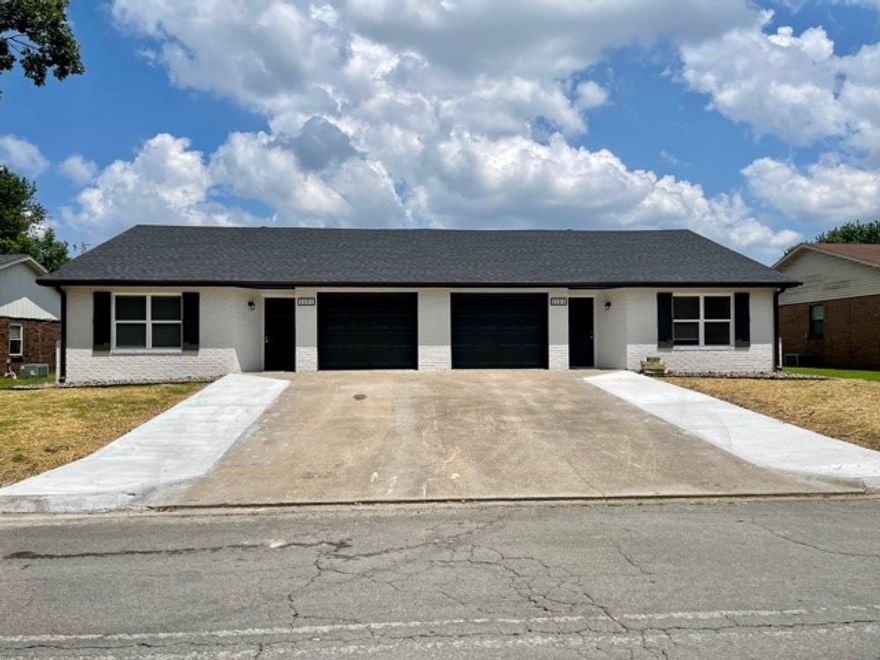 Wonderfully remodeled duplex located in the middle of Rogers 3 Blocks from the Rogers Aquatic Center, less than 3 miles to I-49, Downtown Rogers, Pinnacle Hills Promenade and much more! Ceramic wood look tile throughout, granite countertops, all appliances except washer & dryer, 6ft privacy fenced yard, covered back patio just to name a few. You won't find a nicer duplex on the market! **No Pets**