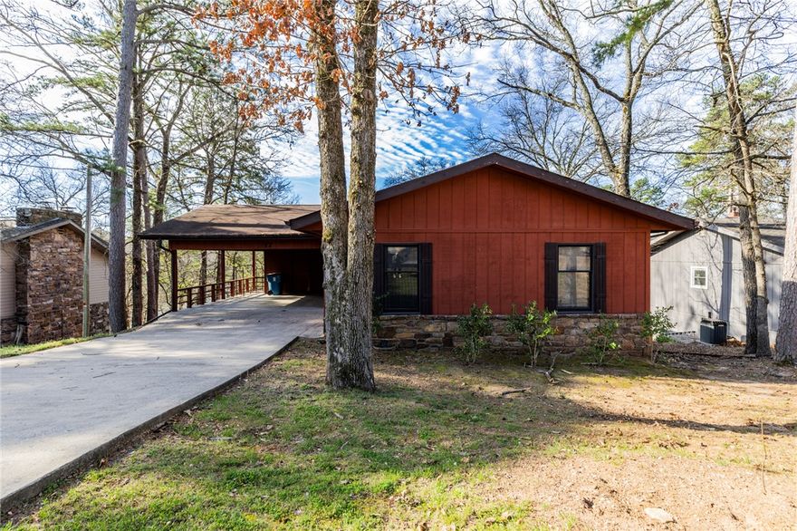 Nestled in the serene surroundings of Bella Vista, Arkansas, this inviting single family residence at 17 Devizis DR presents a truly exceptional opportunity within the Bella Vista Community. This ready-to-move-in property offers a distinctive living experience, blending comfort with the allure of its unique setting. The living room serves as a captivating sanctuary, characterized by a majestic vaulted ceiling that creates an expansive sense of volume. A striking Rock wall w/wood fireplace adds a touch of natural elegance, complemented by the architectural detail of a beamed ceiling. Central to this inviting space is a view of the beautiful Lake Rayburn , promising warmth and an ideal setting for quiet evenings. Culinary endeavors are elevated in the thoughtfully appointed kitchen, featuring a practical kitchen peninsula that provides ample surface for preparation and casual interaction. The aesthetic appeal is enhanced by a stylish backsplash, contributing to a refined and contemporary atmosphere.