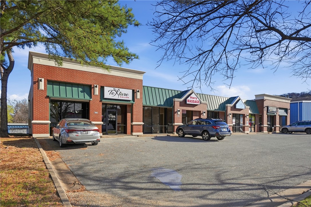 Fayetteville Outlots - Commercial Lease