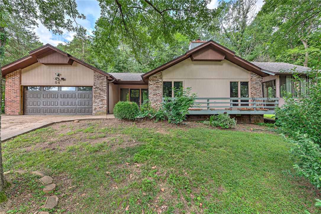 Discover the opportunity to make this property your own. This fixer-upper offers a functional layout, ready for your vision and updates. Situated in a desirable location close to so many amazing Bella Vista amenities, specifically mountain bike trails, lakes and golf courses. it’s a perfect investment for buyers looking to renovate, flip, or create their dream home. Bring your creativity and transform this home into something special – the possibilities are endless!