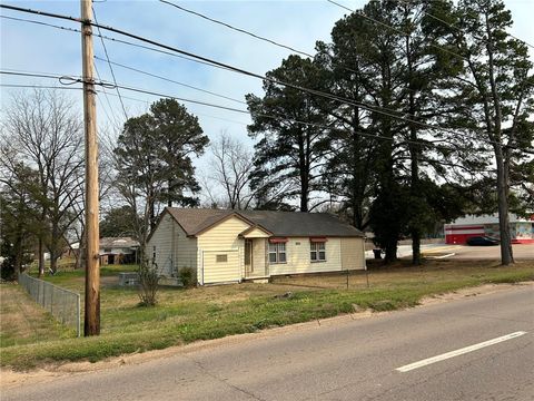 Photo of 1615 S Arkansas Avenue, Russellville, AR 72801 (MLS # 1340055)