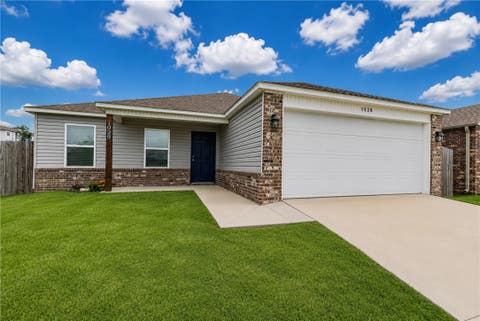 Photo of 1029 S Brambling Lane, Fayetteville, AR 72701 (MLS # 1355549)