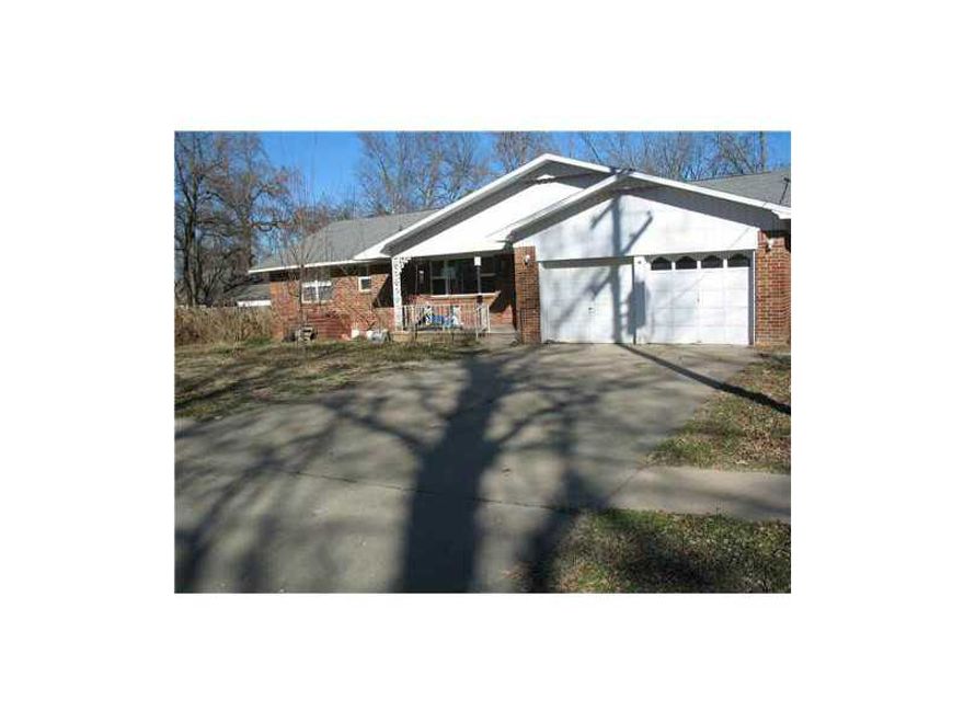 Great Large home in the Bentonville market district.  Won't last long!!!