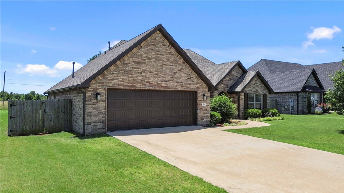 Photo 1 of 39 — 1353 Valle Lane, Tontitown, AR 72762