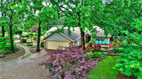 Photo of 811 E Township Street, Fayetteville, AR 72703 (MLS # 1342357)