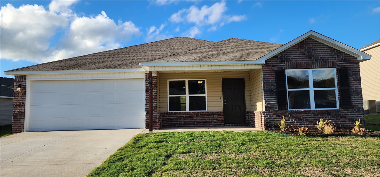 Don't miss your chance to call this brand new construction house your home. With its impeccable design, modern amenities, and a prime location, it's a rare find in today's real estate market. Schedule a tour today and experience the perfect blend of comfort and luxury in this wonderful neighborhood!