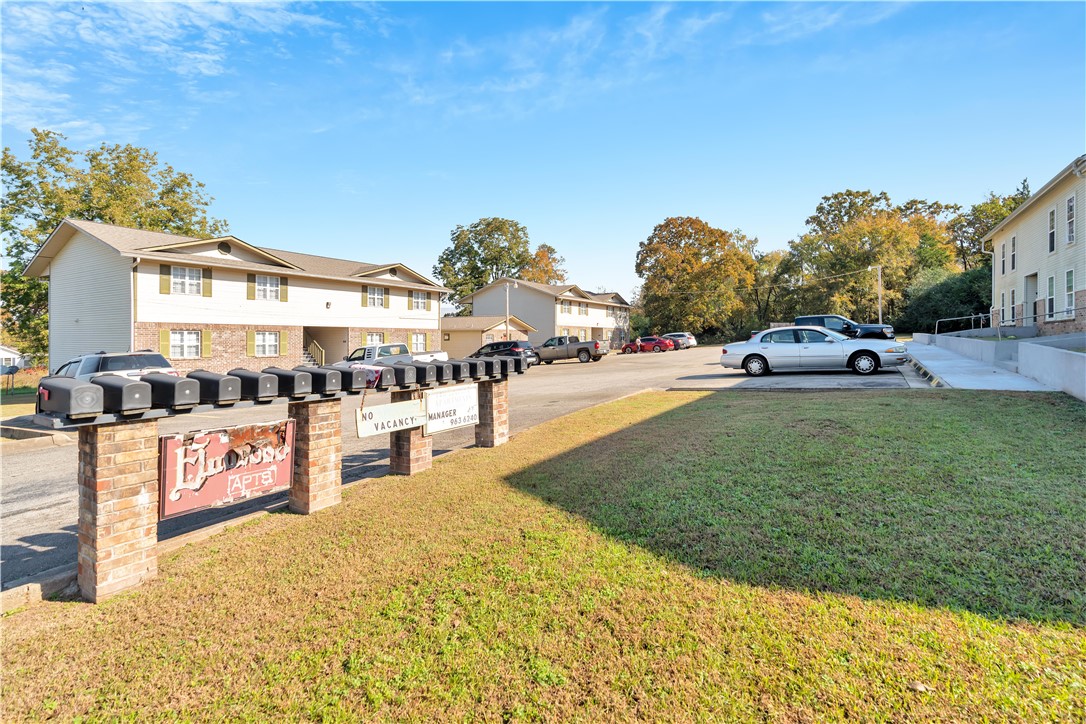 Paris Meets & Bounds - Residential