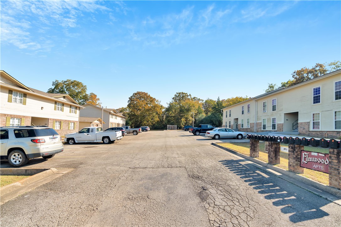 Paris Meets & Bounds - Residential