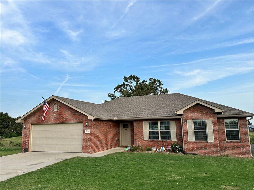 Come see this beautiful 3/2 brick house nestled in a nice quiet cul-de-sac of Sunset Ridge just outside of the town of Gentry, new flooring has been laid down a huge backyard, mini blinds, ceiling fans, granite countertops, custom cabinetry.