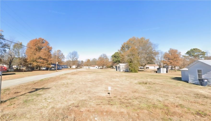 Welcome to Piggott, Arkansas of Clay County. This is a .15 (+/-) acre corner lot that is level and cleared. It is in the NE corner of Arkansas and just West of the Missouri border. Manufactured homes are allowed. Property conveys a Limited Warranty Deed only. Owner financing is available. Call or text for more information.
