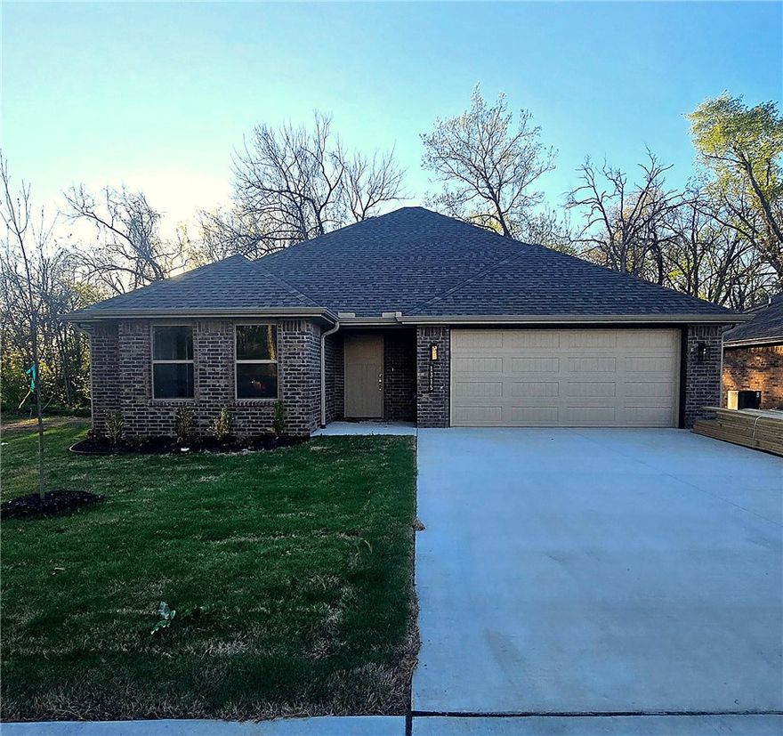 $5,000 BUYER CONCESSION + ADDITIONAL PREFERRED LENDER INCENTIVE AVAILABLE!
Brand new construction in the heart of Gentry! This all-brick 3-bedroom, 2-bath home offers quality finishes and a functional layout designed for everyday living. Features include LED lighting, tray ceilings, 3 cm granite countertops, Frigidaire Gallery appliances, durable LVP flooring throughout main areas, full aluminum guttering, and more. Conveniently located with easy access to all that Northwest Arkansas has to offer—shopping, dining, and commuting routes—this home is the perfect blend of comfort, style, and location.