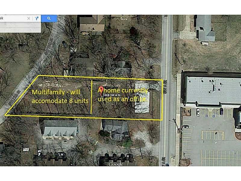 Don't miss out on the chance to own part of Bentonville's Downtown Core district. Property is currently
a 1,056sf office with large reception/open work space, conference room, 2 offices, kitchen, and full bath.
New roof in 2024. Development potential with 0.52 Acres in total with the lot in back zoned multi-family.