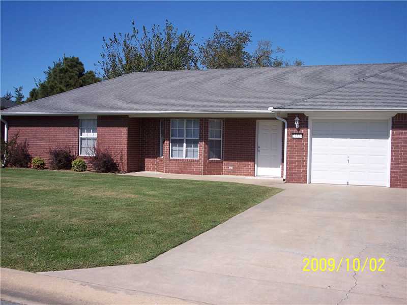 VERY NICE, ALL BRICK 3 BR/2BA DUPLEX WITH ONE CAR GARAGE. NICE OPEN FLOOR PLAN.