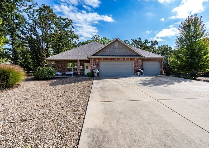 Beautiful home on 3 Bella Vista lots, fully landscaped, high ceilings, appliances included. You will not be disappointed with this property, over sized 3 car garage with lots of storage. Very secluded with a great out door space for entertaining. Home has an existing wired surround sound system that will convey with the home. Conveniently located close to the Highlands exit off of interstate 49. Home is located only 1/2 mile to the Highlands Golf coarse and Loch Lomond Lake. Branch Wood indoor pool, pickle ball and recreation center is only 5 minutes from this home also. Come see your next home!