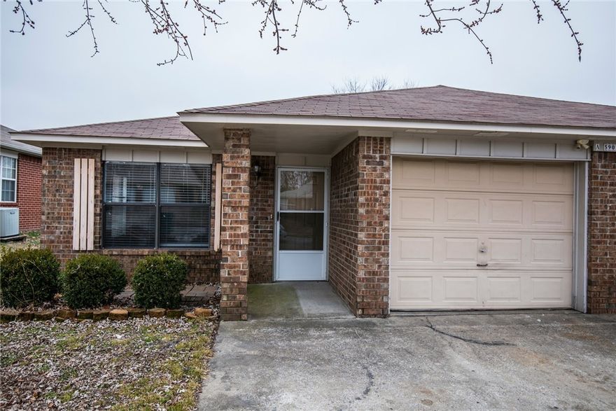Great Location with this 2 bed 1 1/2 bath duplex in Johnson. Home has wood style flooring throughout.
Large open layout of main living area. 1 full bath and 1 1/2 bath in master, 1 car garage.